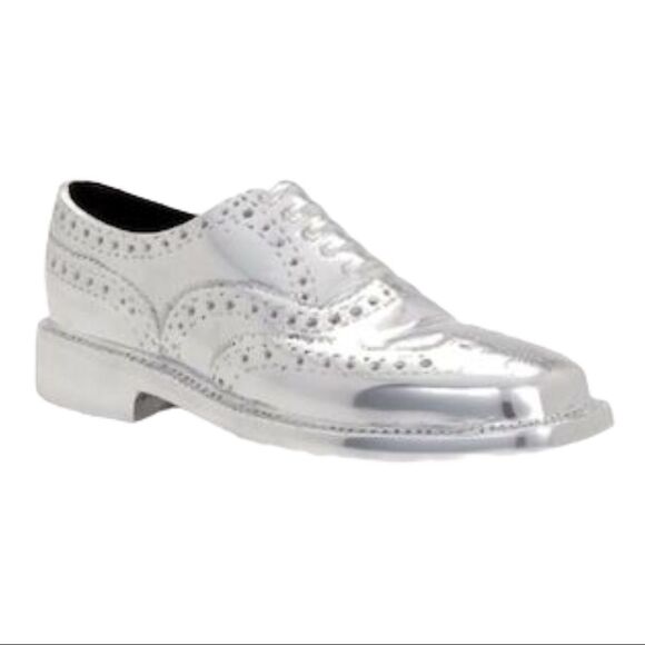 Torre & Tagus Other - Torre & Tagus Aluminum Oxford Shoe Decor NWT